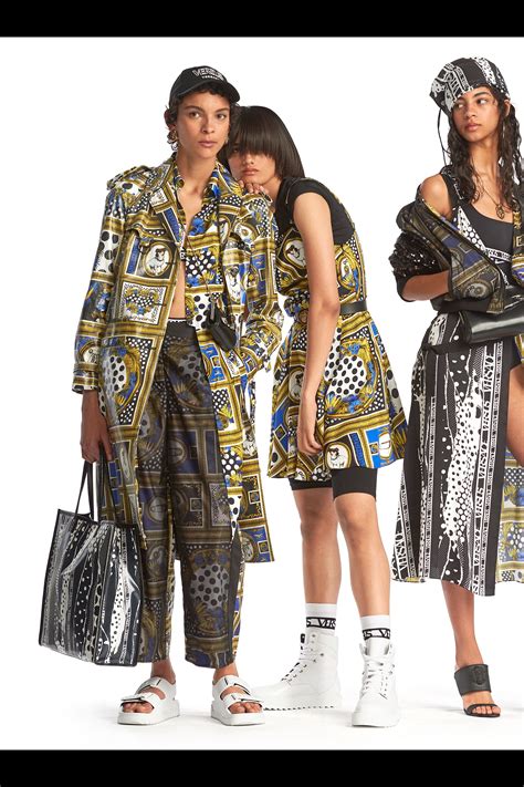 versace felpa lion's head|Versus Versace Resort 2019 Collection .